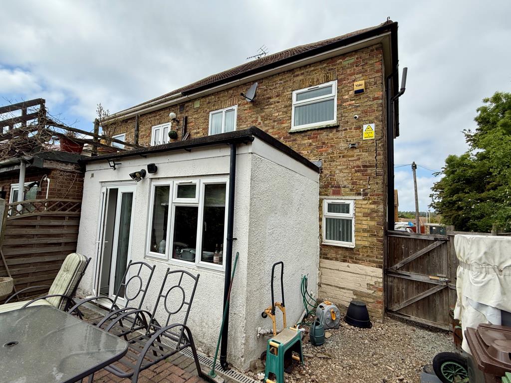 Lot: 119 - SEMI-DETACHED HOUSE IN NEED OF STRUCTURAL REPAIR - Rear of house